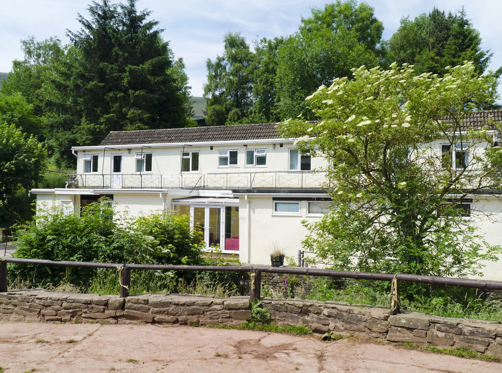 Brecon Bunkhouse side view and farm entrance