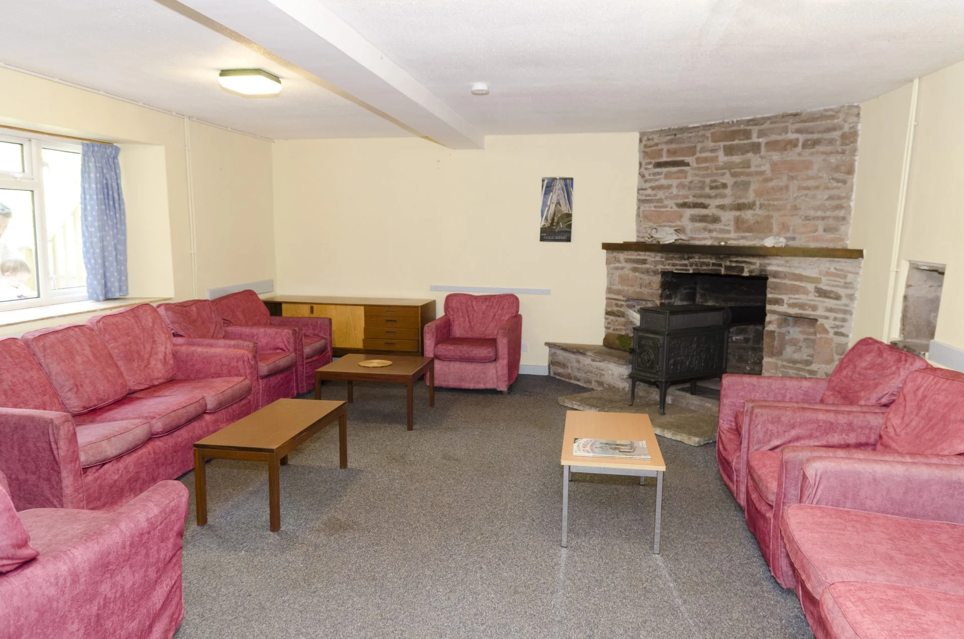 Spacious sitting room lounge